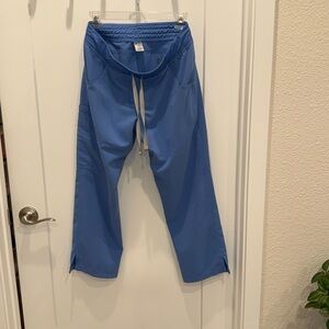 FIGS KADE SMALL PETITE SCRUB PANTS EUC
👖 Kade Cargo Scrub Pants™ CEIL BLUE
